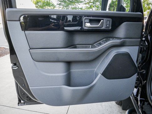 Used 2024 INEOS Grenadier Fieldmaster Edition image 14