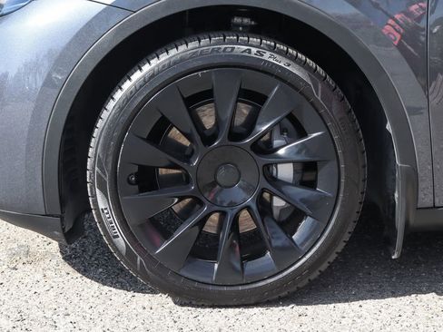 Used 2023 Tesla Model Y Long Range image 40