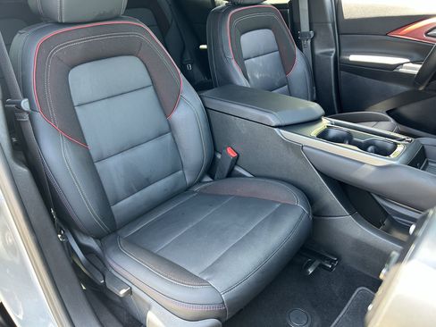 Used 2025 Chevrolet Equinox EV RS FWD image 8
