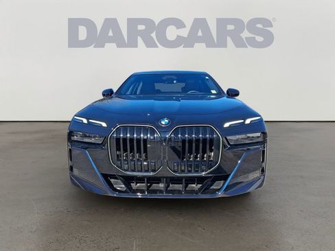 Used 2025 BMW 760i xDrive w/ Executive Package AWD/4WD image 2