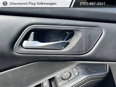 Used 2024 Nissan Rogue SV FWD image 15