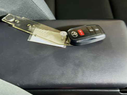 Used 2024 Toyota Prius LE FWD image 33