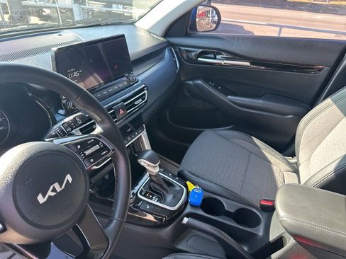 Used 2023 Kia Seltos S w/ Navigation Package image 18