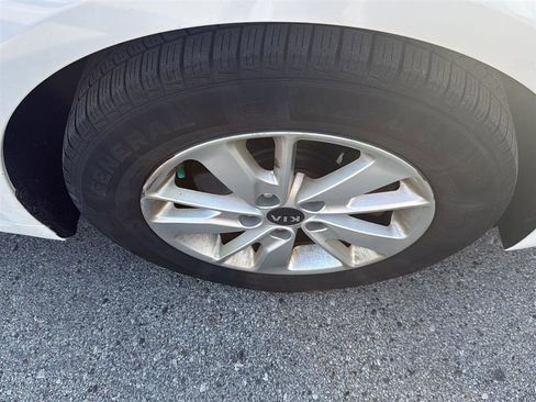 Used 2018 Kia Optima LX image 2