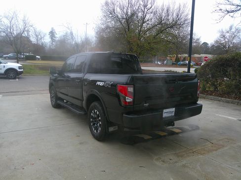 Used 2024 Nissan Titan PRO-4X w/ Pro-4x Convenience Package image 10