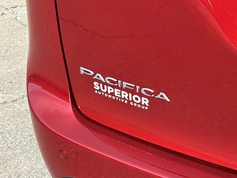 New 2026 Chrysler Pacifica Limited image 5