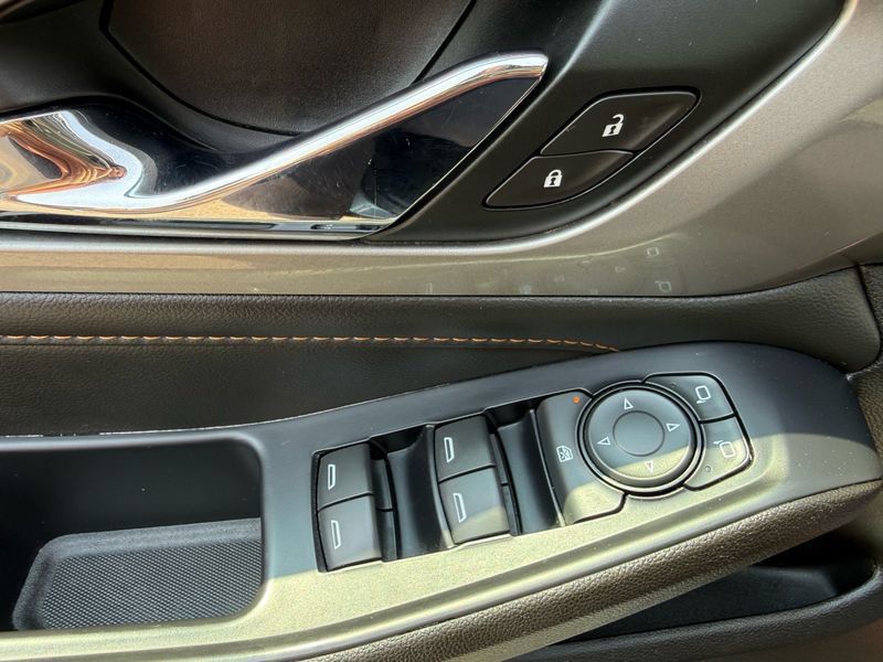 Used 2020 Chevrolet Traverse LS AWD/4WD image 12