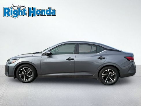 Used 2024 Nissan Sentra SV FWD image 3