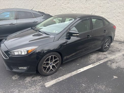 Used 2018 Ford Focus SEL w/ Cold Weather Package image 2