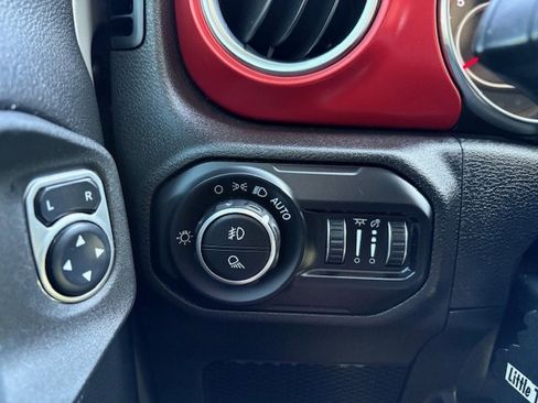 Used 2021 Jeep Gladiator Rubicon w/ Cold Weather Group AWD/4WD image 22