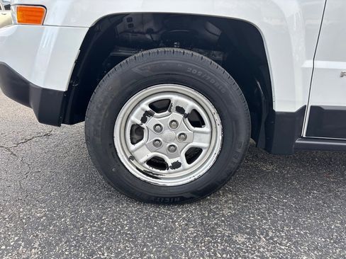 Used 2014 Jeep Patriot Sport image 23