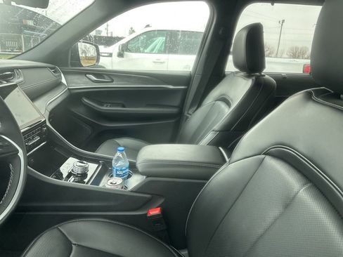 Used 2025 Jeep Grand Cherokee Limited w/ Luxury Tech Group II image 5