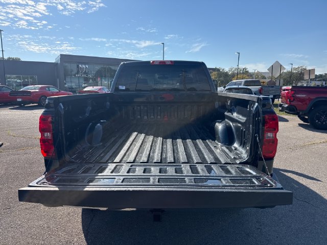 Used 2018 Chevrolet Silverado 1500 LT w/ All Star Edition AWD/4WD image 9