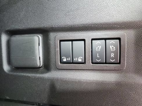 Used 2025 GMC Yukon Denali RWD image 47