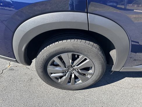 Used 2025 Nissan Pathfinder SV image 11