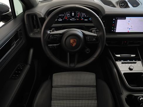 Used 2026 Porsche Cayenne GTS AWD/4WD image 33