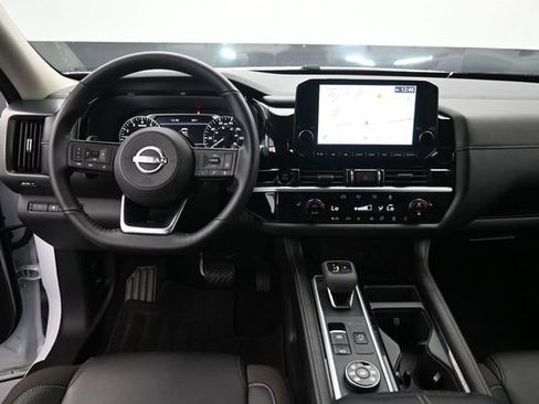 Used 2025 Nissan Pathfinder SL AWD/4WD image 11