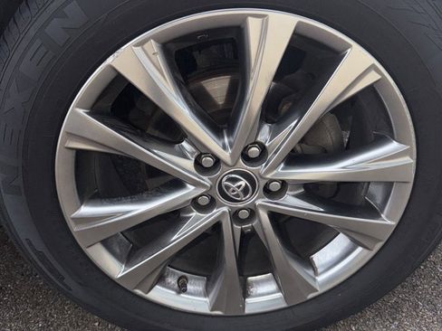 Used 2017 Toyota RAV4 Limited image 5