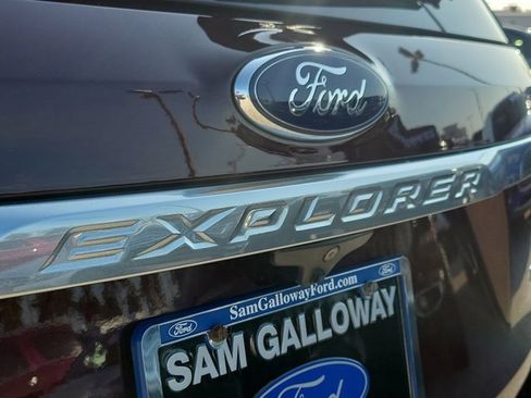 Certified 2018 Ford Explorer Platinum image 11