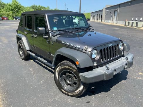 Used 2017 Jeep Wrangler Unlimited Rubicon AWD/4WD image 2
