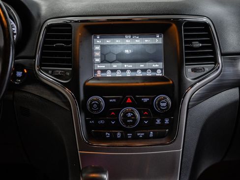 Used 2019 Jeep Grand Cherokee Laredo w/ Security & Convenience Group image 27