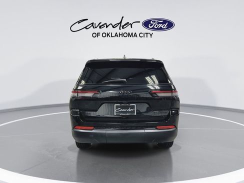 Used 2025 Jeep Grand Cherokee L Limited w/ Black Appearance Package AWD/4WD image 7