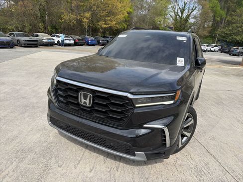 Used 2024 Honda Pilot Touring image 1