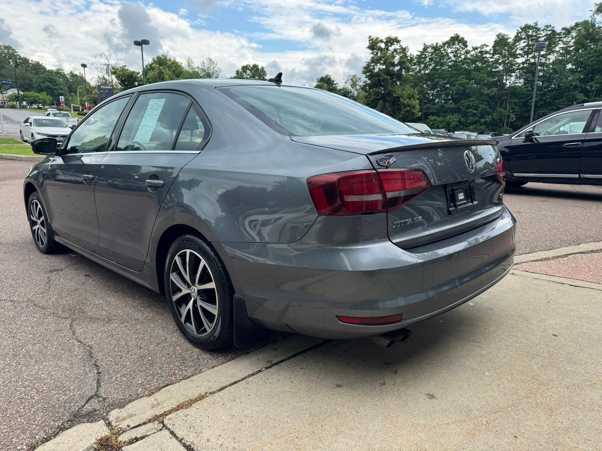 Used 2017 Volkswagen Jetta SE FWD image 5