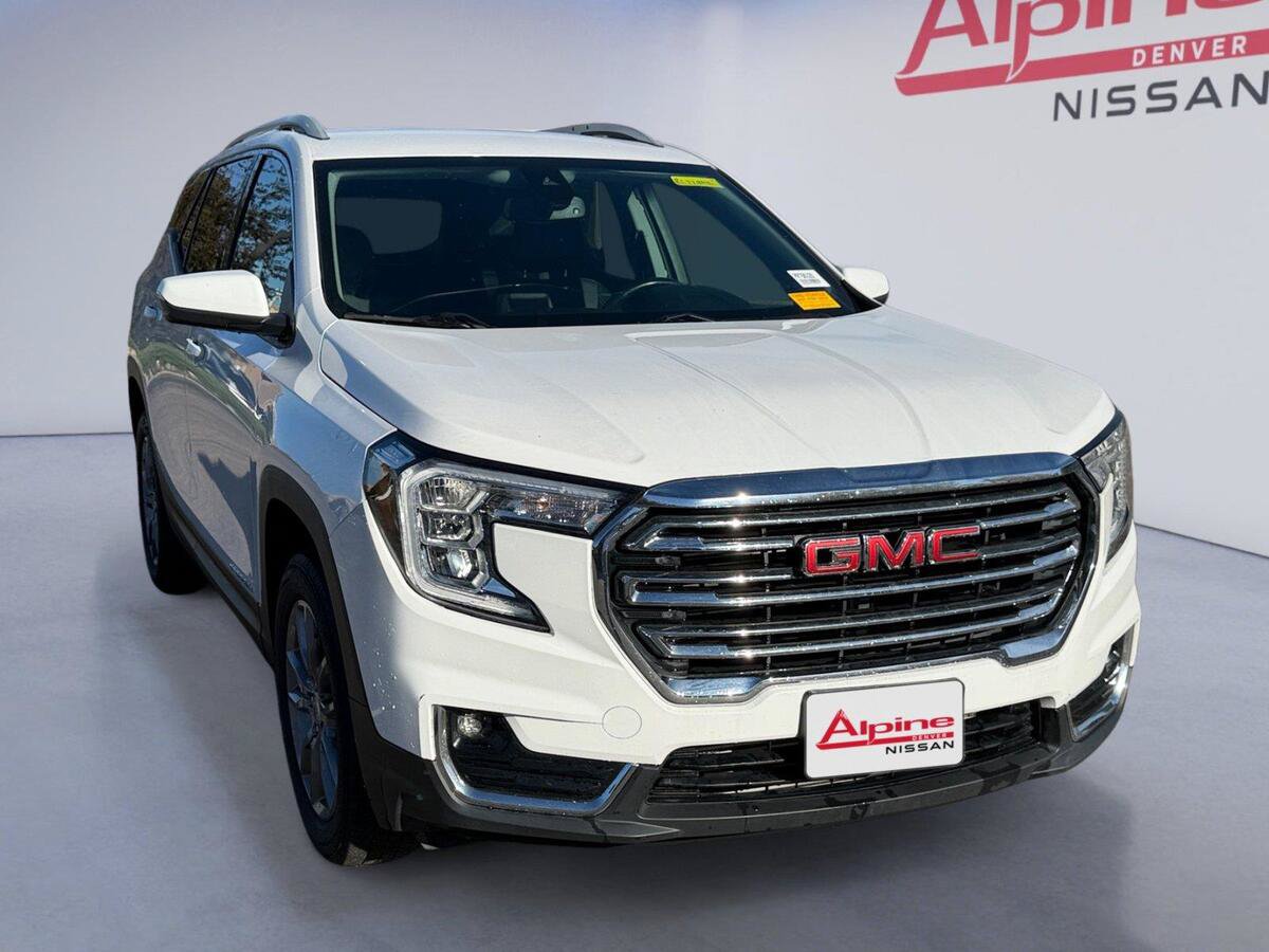 Used 2024 GMC Terrain SLT AWD/4WD image 7