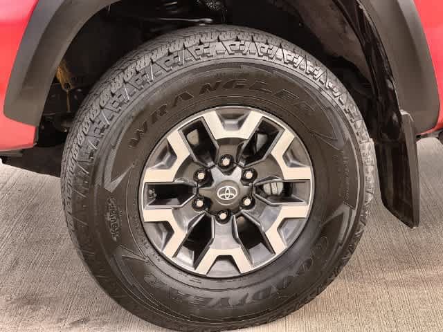 Used 2020 Toyota Tacoma TRD Off-Road w/ Technology Package AWD/4WD image 9