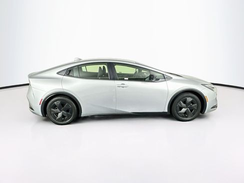Used 2025 Toyota Prius LE FWD image 10