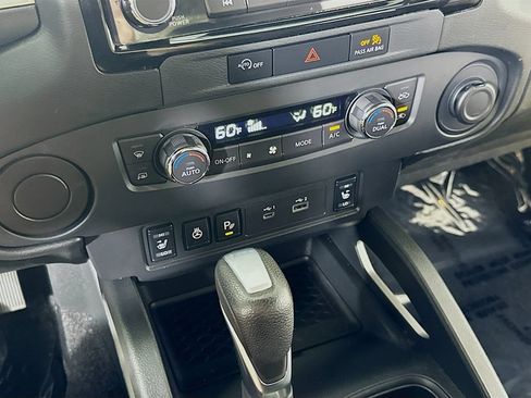 Used 2023 Nissan Frontier SV w/ SV Convenience Package RWD image 30