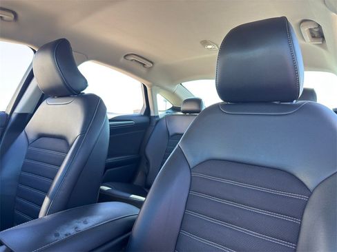 Used 2017 Ford Fusion SE w/ Equipment Group 201A image 12