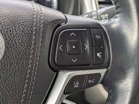 Used 2018 Toyota Highlander XLE image 25