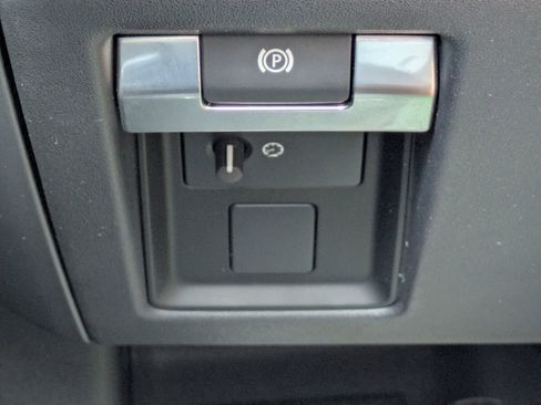 Certified 2024 Land Rover Defender 110 X-Dynamic SE image 19