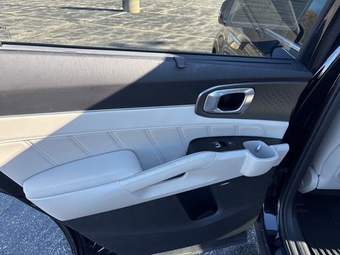 Used 2023 Kia Sorento SX Prestige image 14