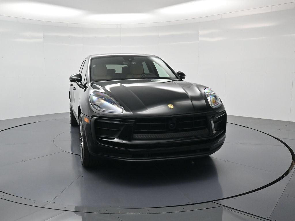 Certified 2026 Porsche Macan AWD/4WD image 33