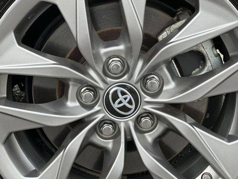 Used 2023 Toyota Sienna XLE FWD image 37