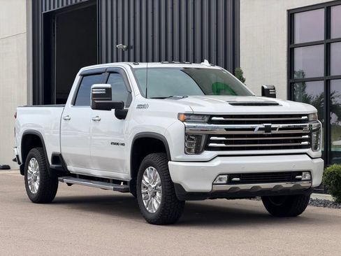 Used 2020 Chevrolet Silverado 2500 High Country w/ Technology Package AWD/4WD image 4