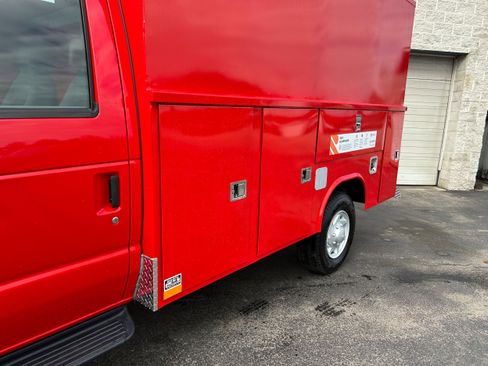 New 2026 Ford E-350 and Econoline 350 Super Duty w/ Interior Upgrade Package RWD image 20