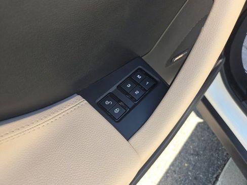 Used 2020 Jaguar F-PACE Premium image 32