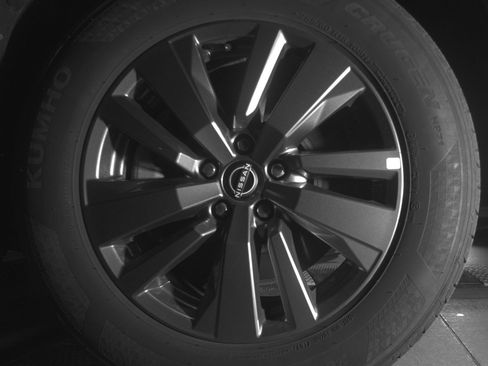 Used 2025 Nissan Pathfinder SV image 14