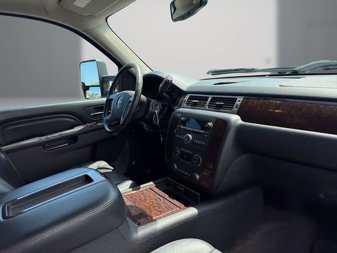 Used 2012 GMC Sierra 2500 Denali w/ Suspension Package, Off-Road AWD/4WD image 11