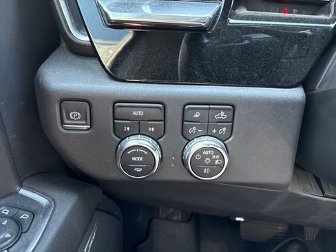 Used 2022 GMC Sierra 1500 SLT w/ SLT Convenience Package AWD/4WD image 21