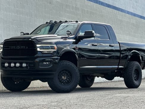 Used 2020 RAM 2500 Laramie w/ Night Edition AWD/4WD image 8