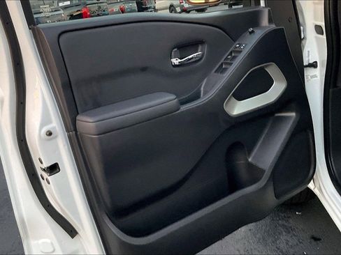 Used 2022 Nissan Frontier SV image 22