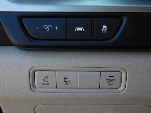 Used 2024 Kia Carnival LX FWD image 22