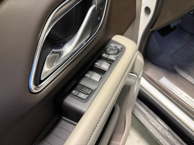 Certified 2024 GMC Yukon SLT w/ SLT Luxury Package AWD/4WD image 13