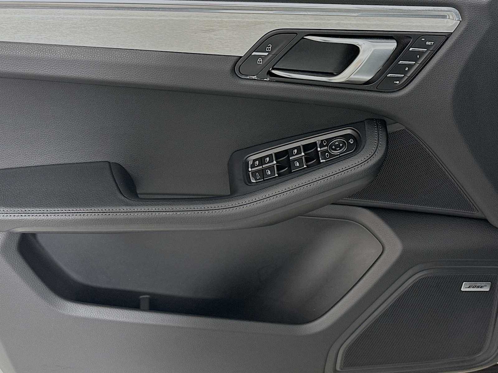 Certified 2026 Porsche Macan AWD/4WD image 11