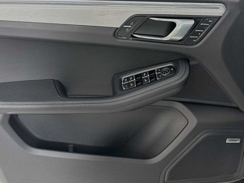 Certified 2026 Porsche Macan AWD/4WD image 11